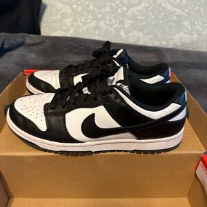 Nike ‘pandas’ dunk Black and White Sneakers